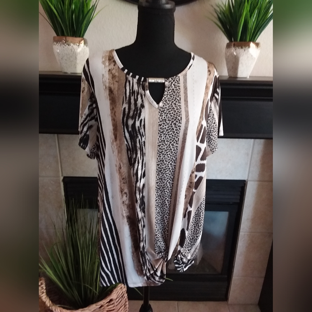 Est.1946 Ladies Animal Print Tunic Top - Picture 1 of 6